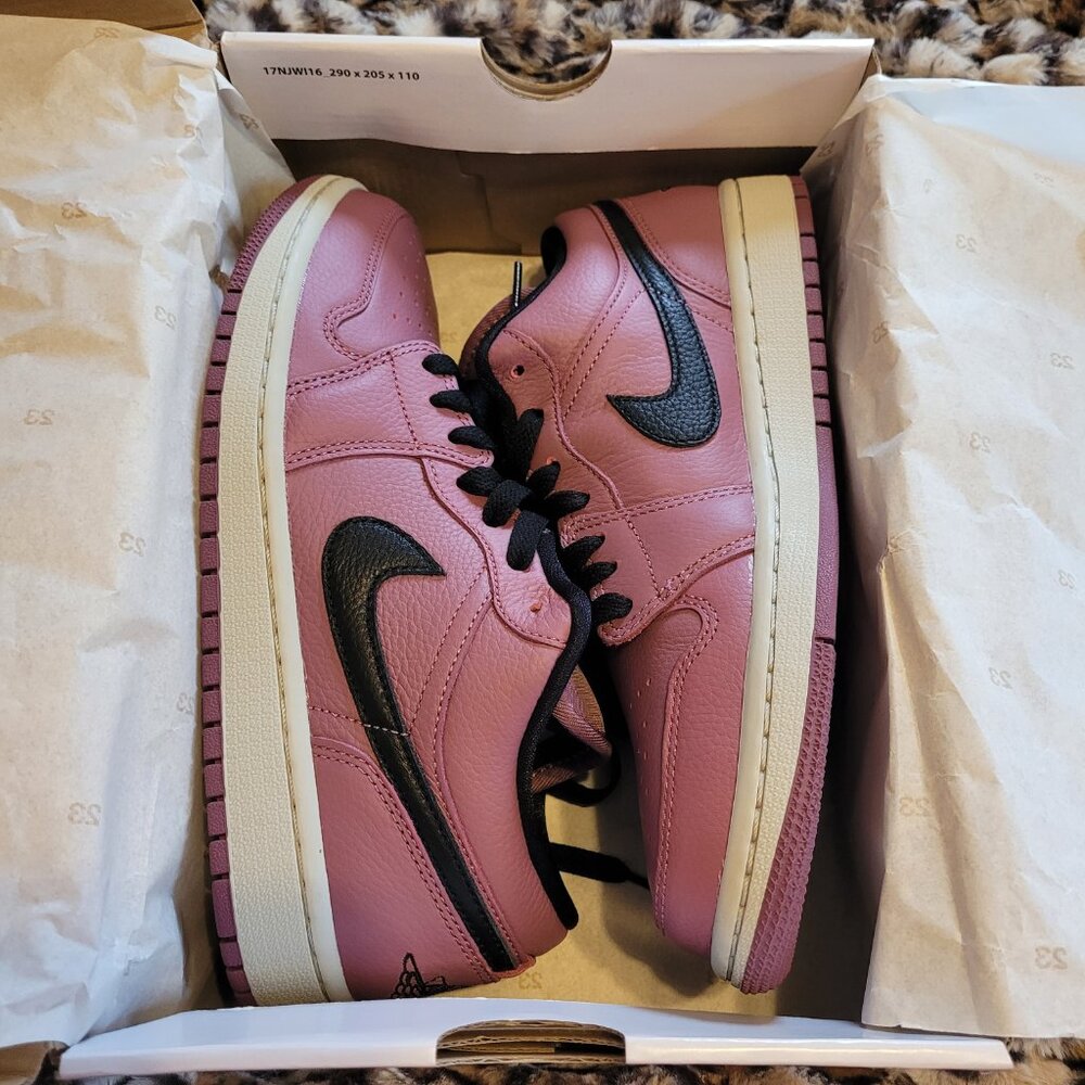 Women's Nike, Jordan 1 Low